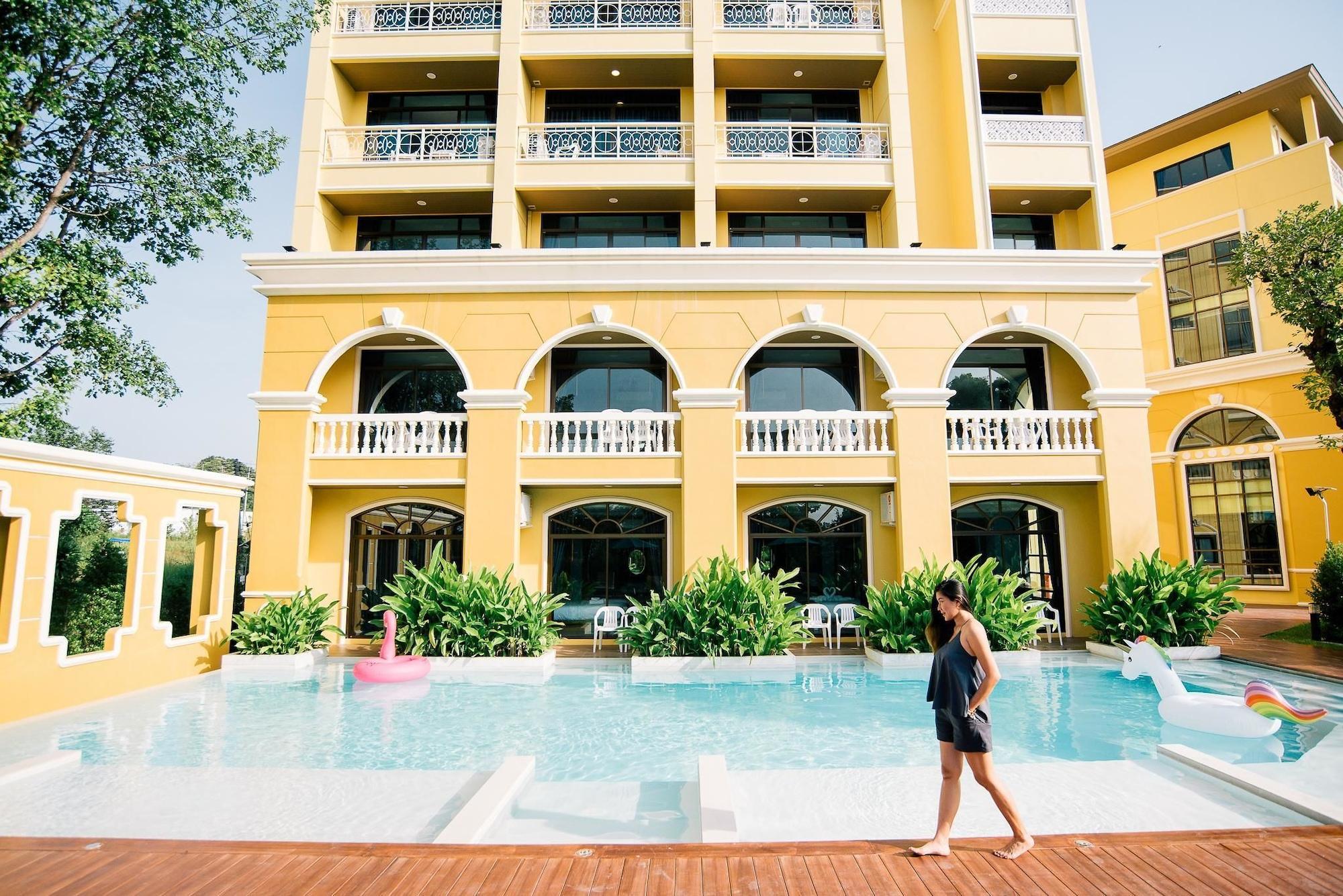 The Pineapple Hotel Krabi Exterior photo